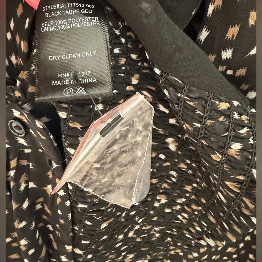 ASTR The Label Geo Print Puff Sleeve Blouse